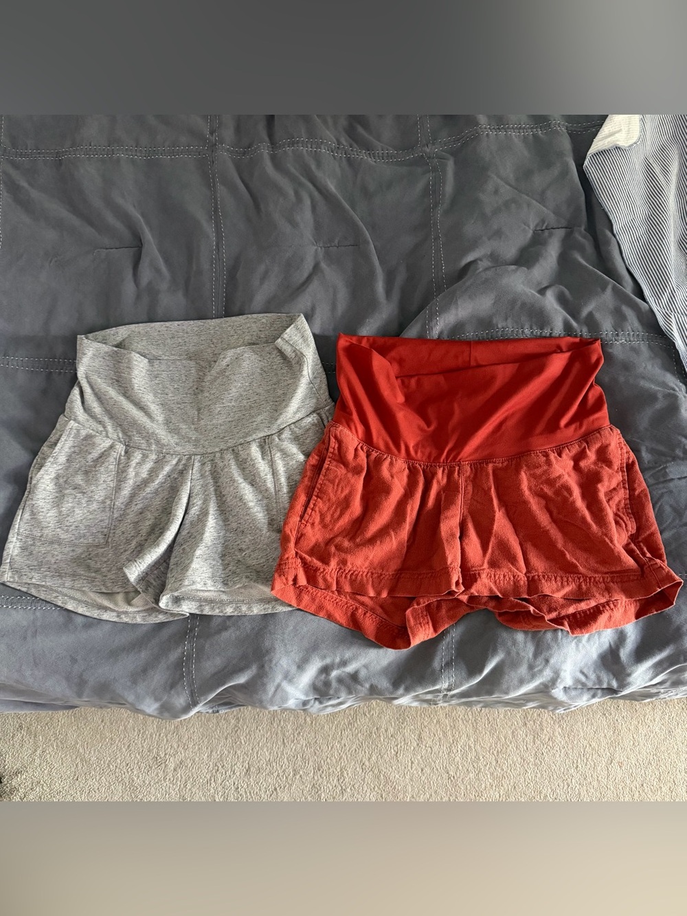 Old Navy Lot of 2 Maternity Lounge & Linen Blend Shorts - Gray & Rust Red Size S